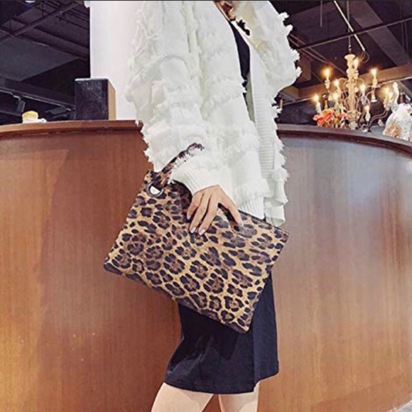 GORGEOUS OVERSIZED LEOPARD PRINT WRISTLET - Picture 9 of 10